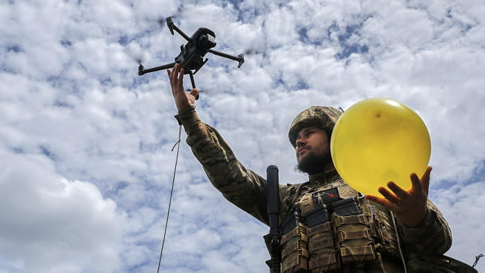 Százezer drónt küldenek a britek Kijevnek