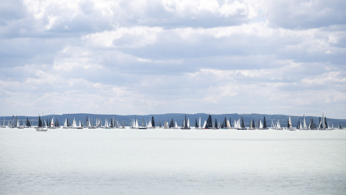 Elrajtolt a Kékszalag