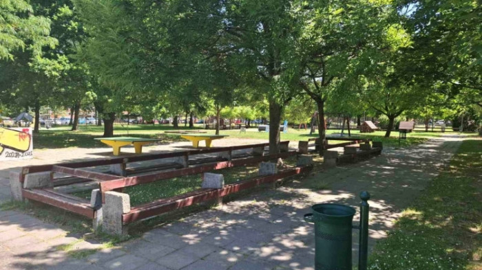 Magára hagytak egy kisgyereket a nagyszülei a játszótéren