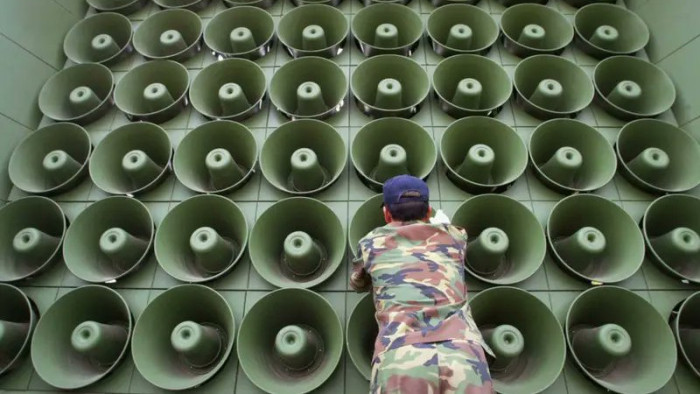 Dél-Korea leállította az észak felé fordított hangszórókat