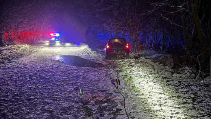 Tragédia Hevesben: a halálba siklott a motorháztetőn