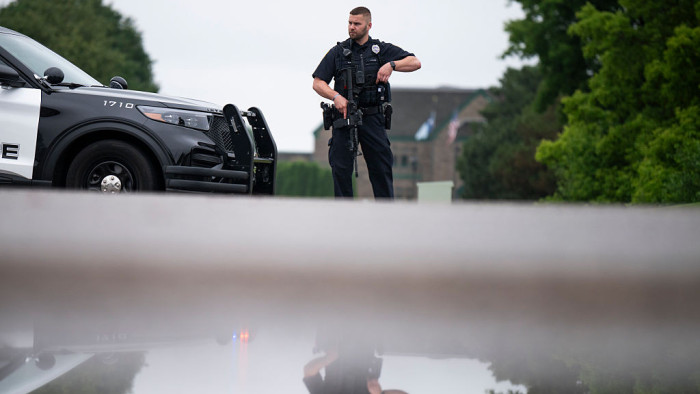 Rendőrnek öltözött támadó ölt meg egy képviselőt Minneapolisban