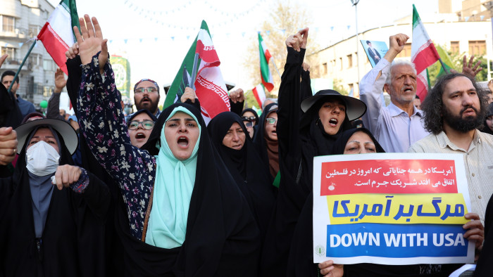 Az izraeli hadsereg felszólította az irániakat a fegyvergyárak környékének elhagyására