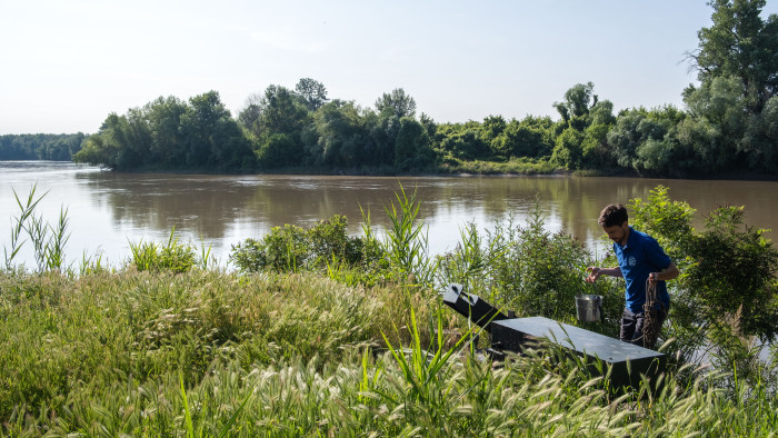 Parajdi katasztrófa: itthon nincs miért aggódni, a határérték alatt van a víz sókoncentrációja a Marosban