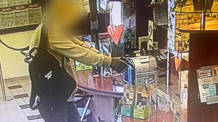 Lámpával ment bankot rabolni a Solymáron próbálkozó férfi – videó