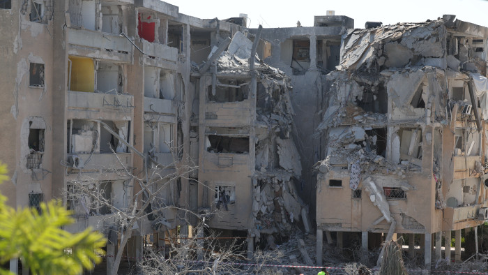 Irán az izraeli hírszerzés és a hadsereg létesítményeit vette célba