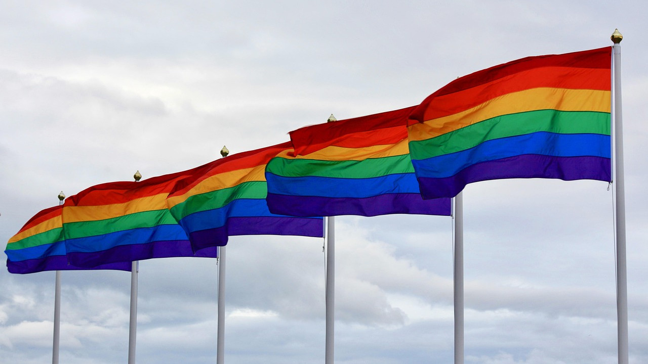 szivárványos pride zászló
