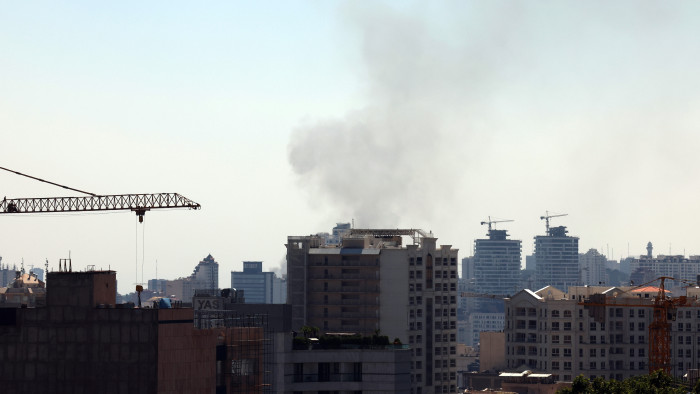 Több tucat halott, drámai bejelentést tett Irán az egyik izraeli légicsapásról