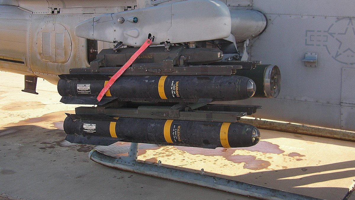Helikopterre függesztett amerikai AGM-114 Hellfire páncéltörő rakéták.