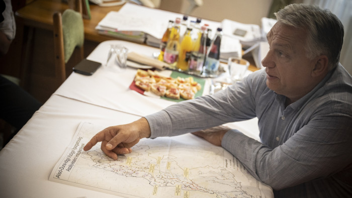 Orbán Viktor személyesen ellenőrizte az aszály elleni védekezést – videó