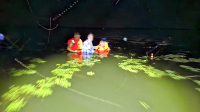 Kétségbeesett segélyhívás: gyorsan süllyed a hajónk a Tisza-tavon