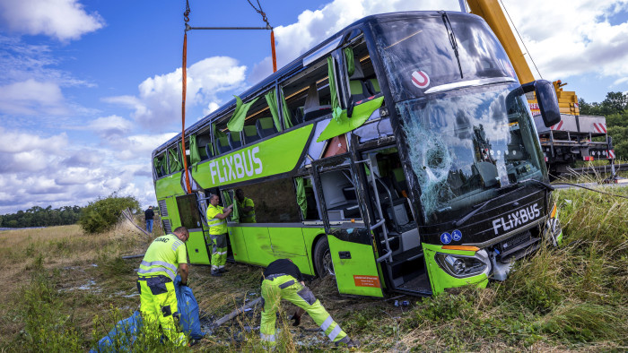 Felborult egy Flixbus Németországban, sok a sérült