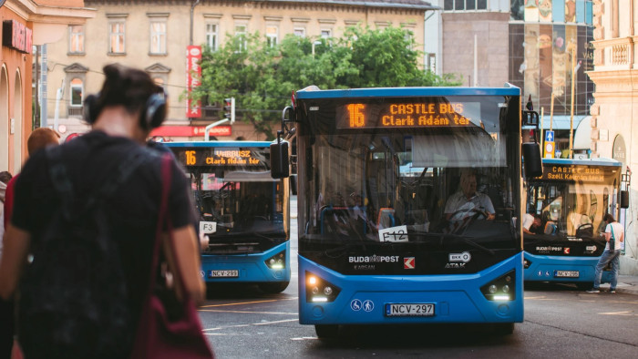 Napközben megszűnik az első ajtós felszállás több budapesti buszon is