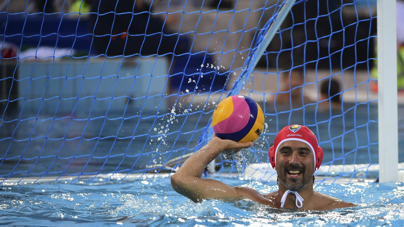 Budapest, 2017. augusztus 11.Szécsi Zoltán, a Millennium csapatnéven induló magyar válogatott kapusa a masters korosztályú vizes világbajnokság vízilabdatornájának Millennium - Darkside mérkőzésén a Hajós Alfréd Nemzeti Sportuszodában 2017. augusztus 11-én.