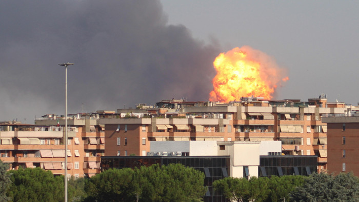 Benzinkútrobbanás Rómában – kiderült az ok, videón a pusztítás