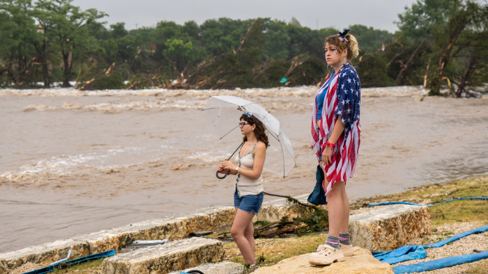 Szörnyű állapotok Texasban: többen meghaltak, sok gyereket nem találnak