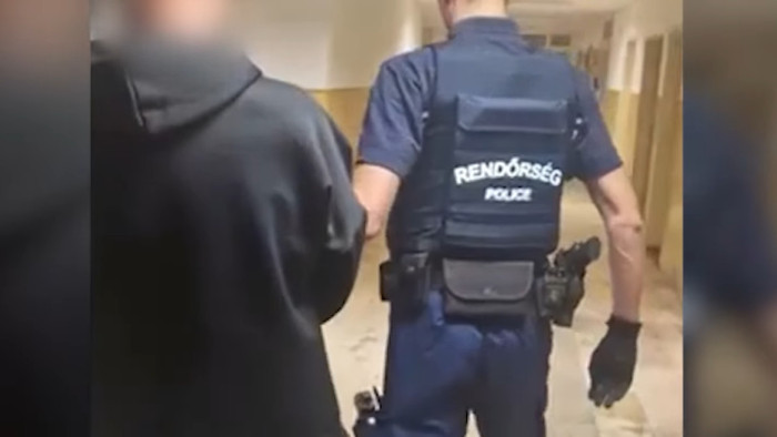 Megdöbbentő dolgot találtak a rendőrök egy illemhelyen