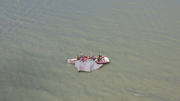 Árbóctörés, vízbetörés – A Kékszalag első órájában egymás után véreztek el a hajók