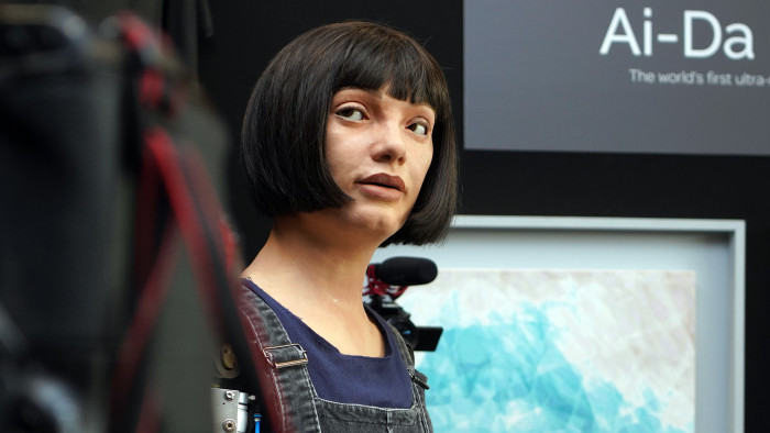 Így fest III. Károly egy humanoid robot szemével – egy olajképen