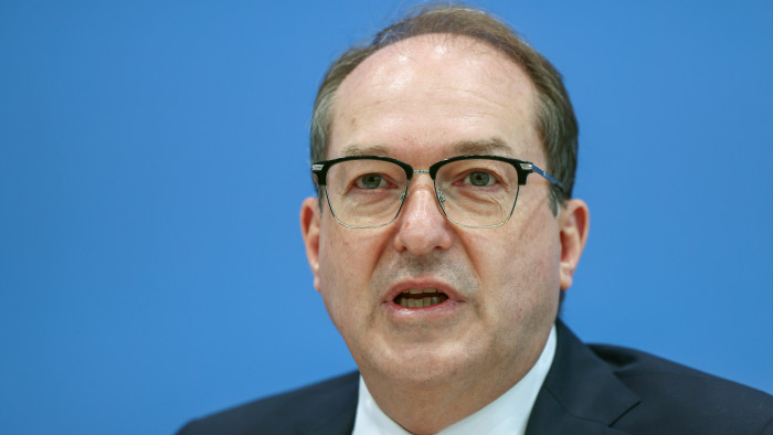 Rejtélyes kitoloncolás: 81 veszélyes afgán bűnelkövető hagyta el Németországot