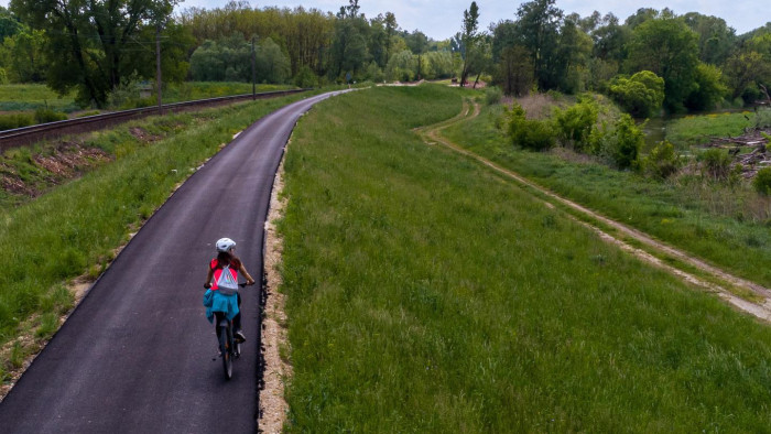 Egyedi táblát kapott a különleges kerékpárút
