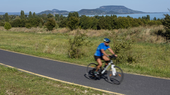 Ha a Balatonnál kerékpározik, itt sose tekerjen