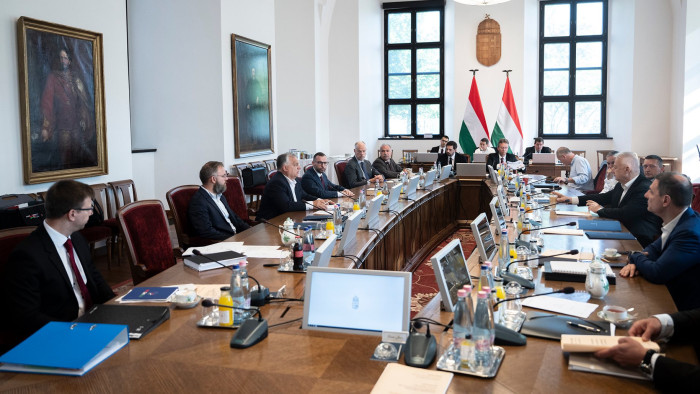 Emelkedett a kormánytagok fizetése