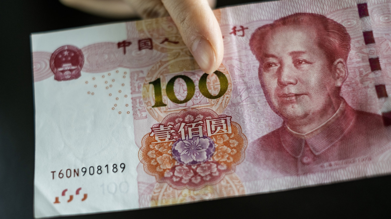 kínai jüan  /  RMBďźChinese paper currencyďźcashďź100 yuan in cash