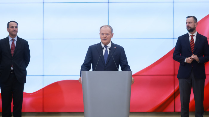 Minisztereket váltott le és átalakításokat jelentett be Donald Tusk