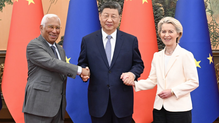 Szakértő: halálos ölelés Európának a jelenlegi kereskedelmi viszony Kínával