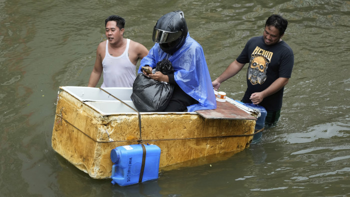 Drámai napokat élnek át a Fülöp-szigetek lakói – képek, videó