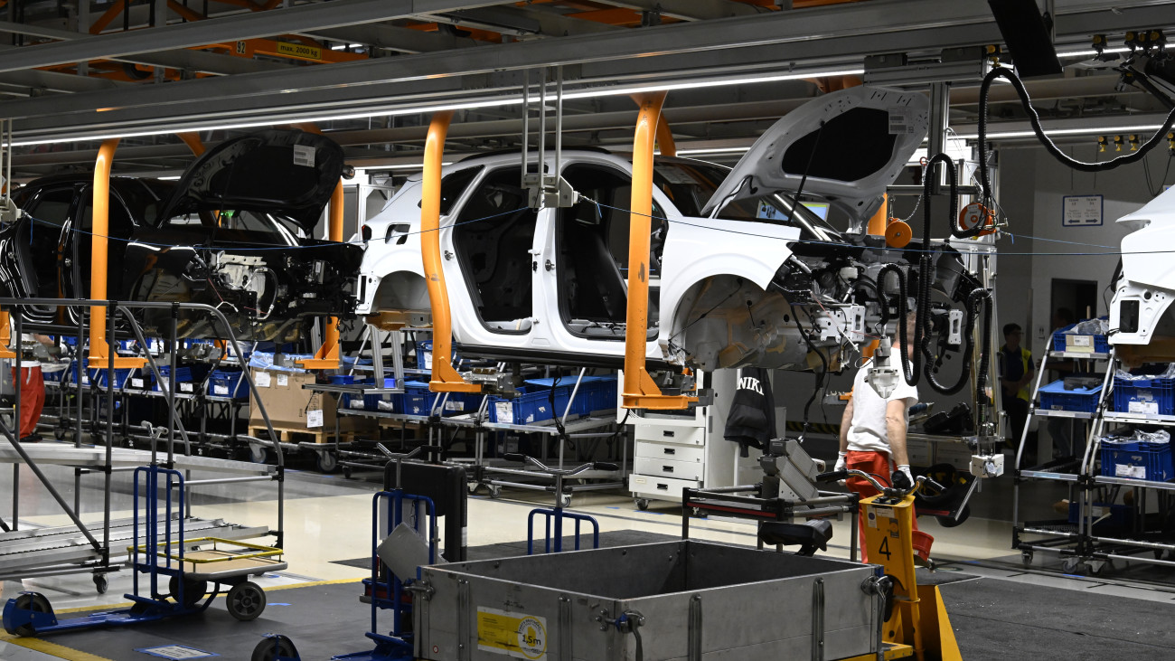 Az Audi Hungaria győri gyára 2025. július 10-én. Ezen a napon az Audi Q3 modell sorozatgyártásának elindítása alkalmából rendeztek ünnepséget.