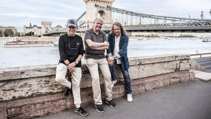 Titkos találkozó a Lánchídon - újra összejött a három magyar jóbarát