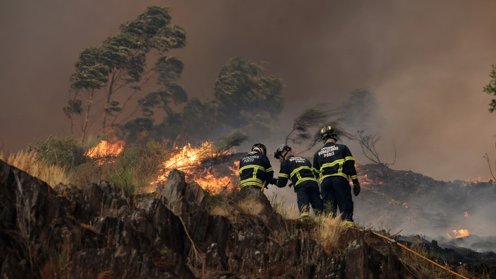 Lángokban Portugália, rekordon a riasztások száma