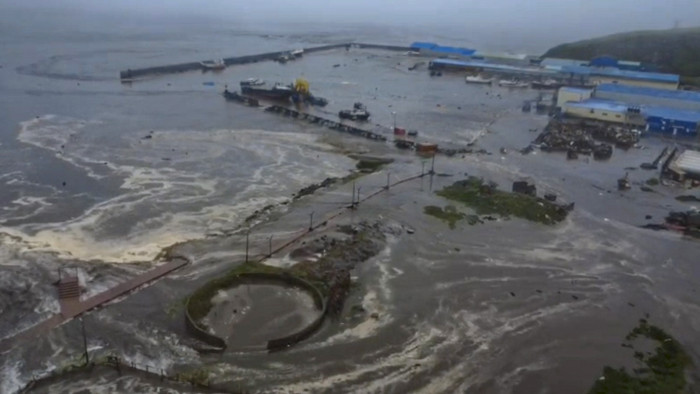 Elérték Japánt a cunami hullámok, rengeteg embert evakuáltak