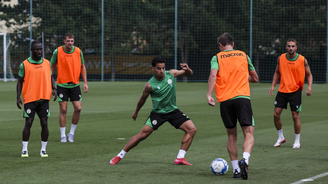 Játékosok a Ferencváros edzésén Budapesten, az FTC-MVM Sportközpontban 2025. július 29-én. A csapat másnap lép pályára az örmény Noah ellen a labdarúgó Bajnokok Ligája-selejtező második fordulójában.