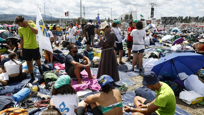 Nagy dolgok véghezvitelére kérte a fiatalokat a pápa