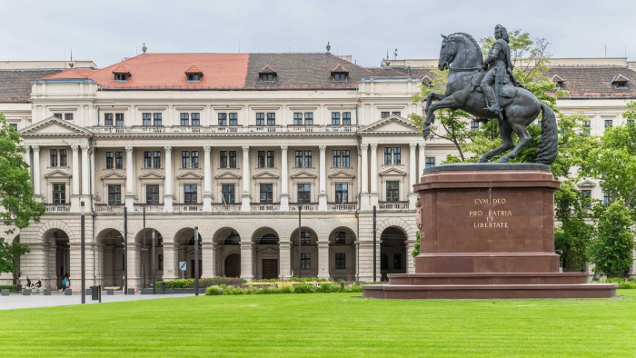 Új határidőt kapott a Kossuth téri nagy átalakítás