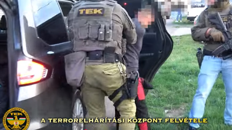 TEK elfogás, Rimóc, fenyegetőző férfi