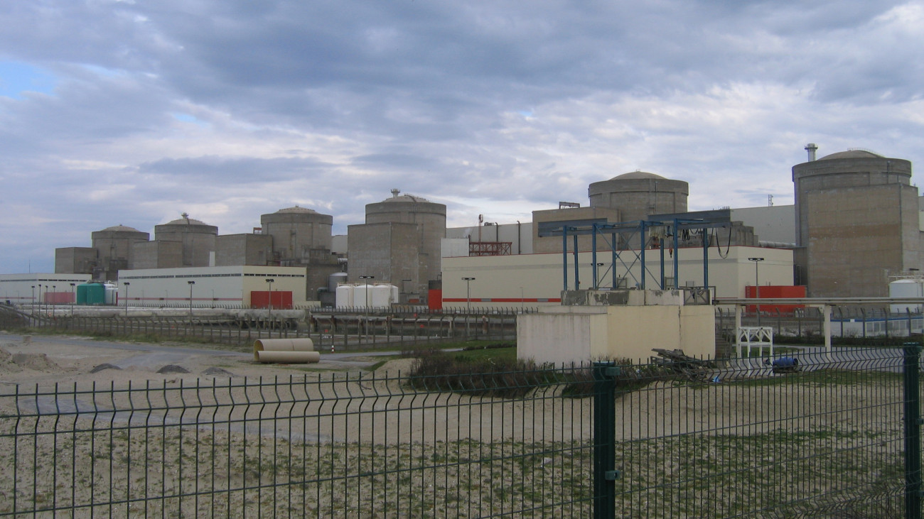 Nyugat-Európa legnagyobb atomerőműve, az észak-franciaországi Gravelines-ben.