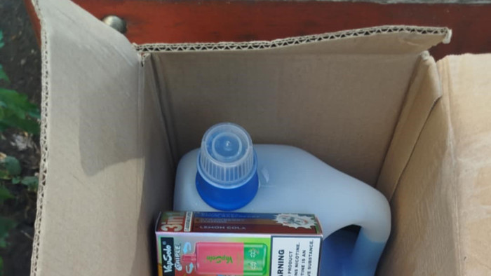 Kész termékpalettát próbált teríteni - csak épp NAV-osoknak