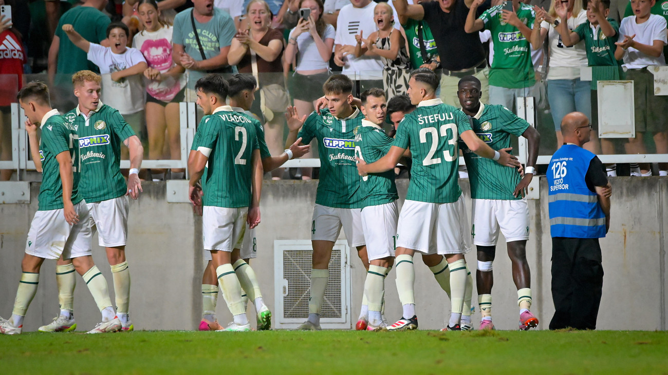 A győztes Győr játékosai a labdarúgó Konferencia Liga selejtezőjében a 3. fordulóban játszott ETO FC - AIK Stockholm mérkőzés után a győri ETO Stadionban 2025. augusztus 14-én. A Győr 2-0-ra győzött és 3-2-es összesítéssel továbbjutott.