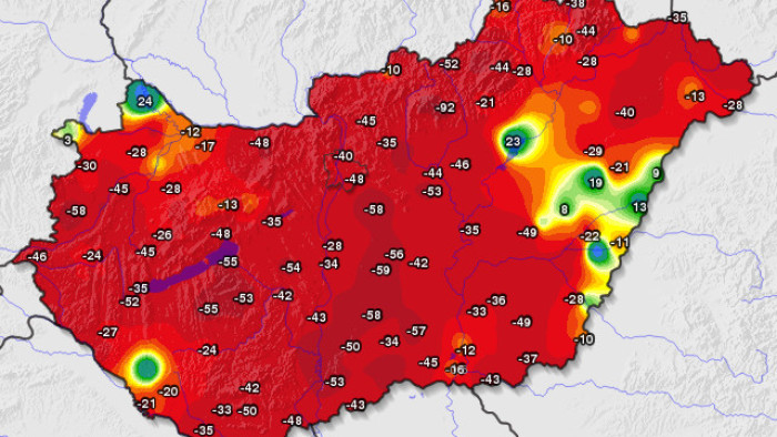 Vörösbe borult az ország, nagy a baj az időjárás miatt