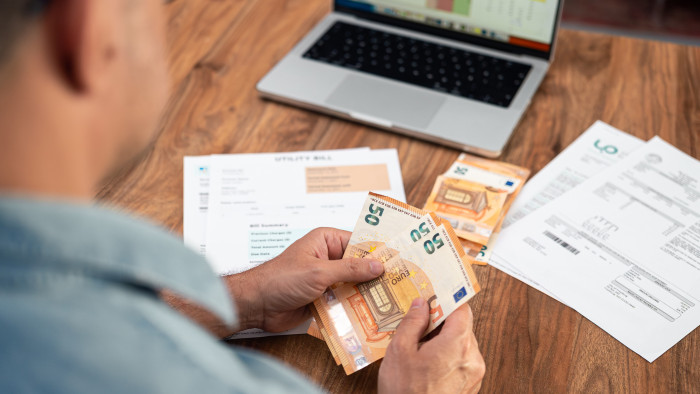 A legtöbb bank alig fizet kamatot a devizabetétekre, de akad kivétel