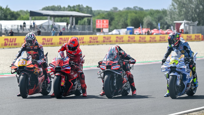 Gyorsaságimotoros-vb: Brazil pole Moto2-ben, spanyol első rajtkocka Moto3-ban a Balatonnál