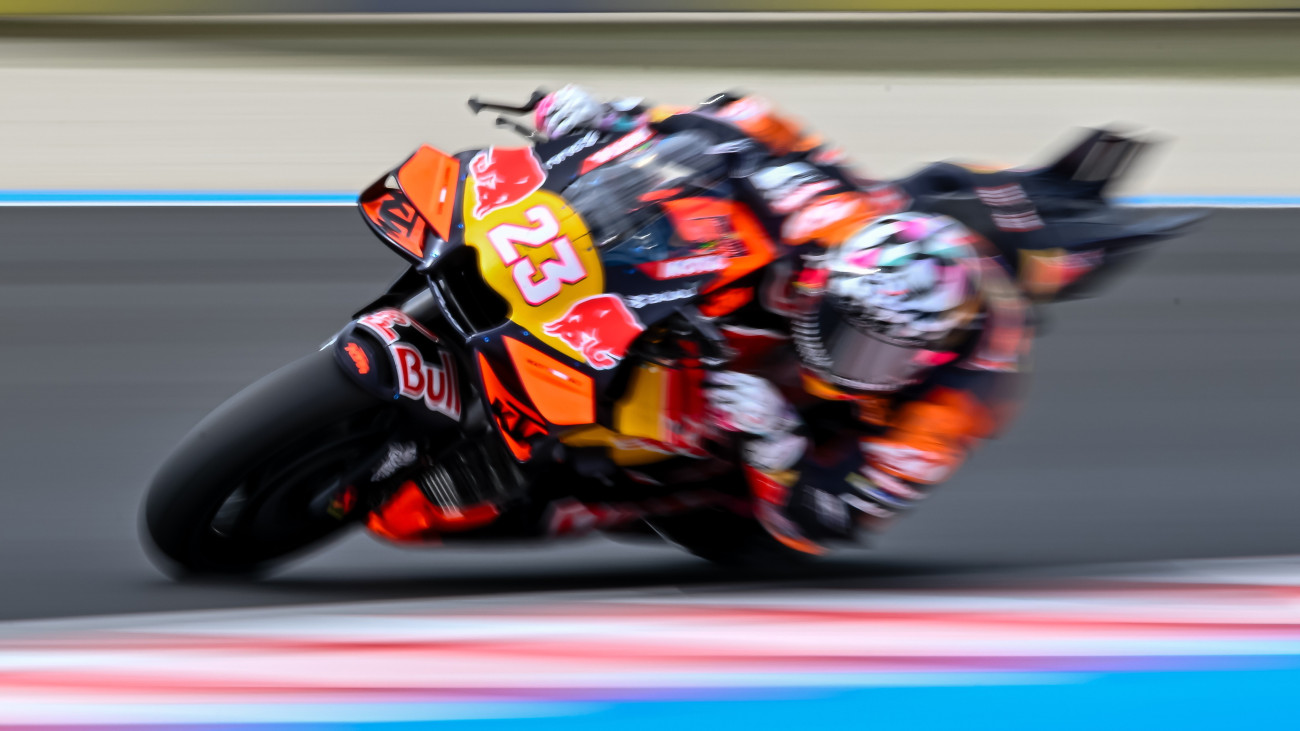 Balatonfőkajár, 2025. augusztus 23.A spanyol Marc Márquez, a Ducati Lenovo Team versenyzője a MotoGP Magyar Nagydíj második szabadedzésén a balatonfőkajári gyorsaságimotoros-világbajnokságon, a Balaton Park Circuit versenypályán 2025. augusztus 23-án.