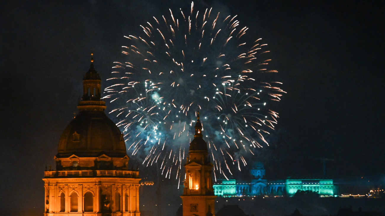 Tüzijáték az államalapítás és Szent István király ünnepén Budapesten 2025. augusztus 20-án.
