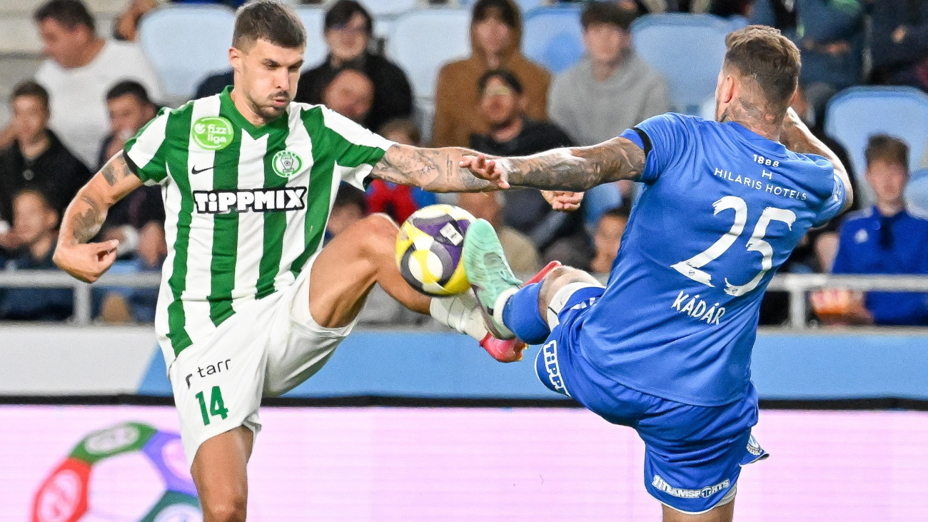 Kádár Tamás (j), az MTK és Silye Erik, a Paks játékosa a labdarúgó Fizz Liga 5. fordulójában játszott MTK Budapest - Paksi FC mérkőzésen az Új Hidegkuti Nándor Stadionban 2025. augusztus 24-én.