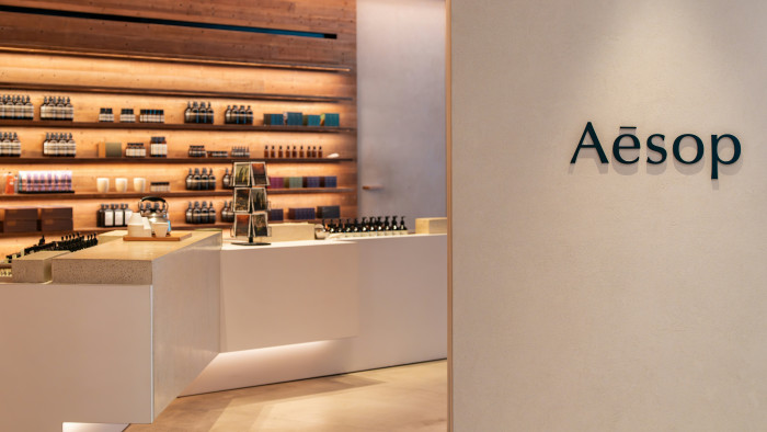 Boltbezárási hullám: Kínában már nem a külföldi a menő