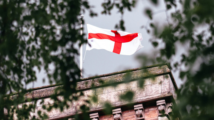 Kirobbant a nagy angol zászlóvita: haladó vagy reakciós?